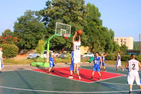 会昌人生就是搏(中国区)官方网站组队参加赣州市水泥行业商会“庆国庆”篮球赛